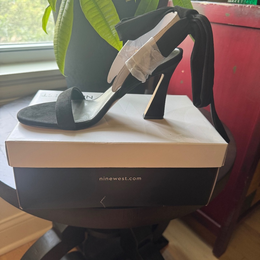 NWT NINE WEST KELSIE 2 BLACK SANDAL SZ 6.5